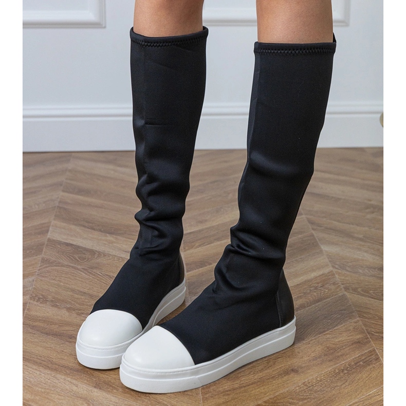 Černé sportovní boty s elastickým svrškem černý 2