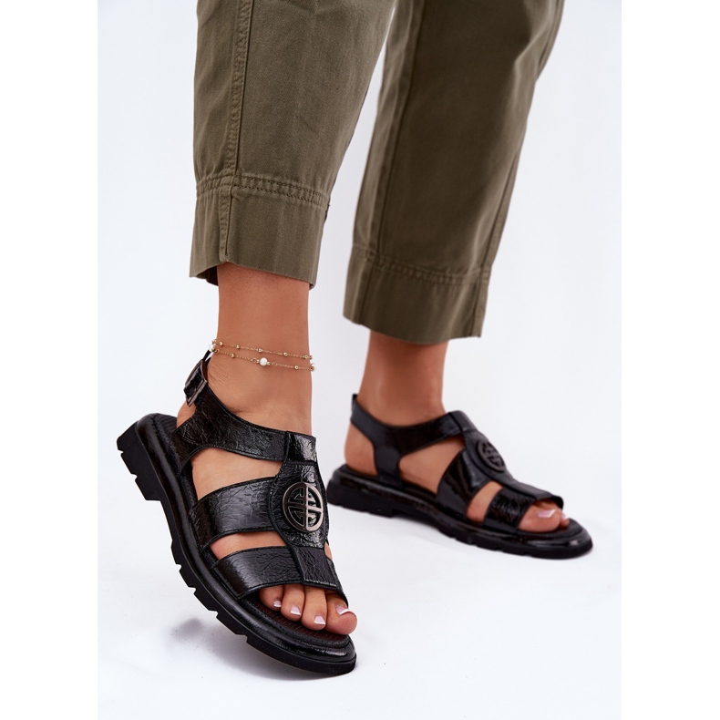 Dámské kožené sandály jsou valené s dekorativními detaily artiker 56c0691 černé černá 2 Dámské kožené sandály jsou valené s dekorativními detaily artiker 56c0691 černé černá 2