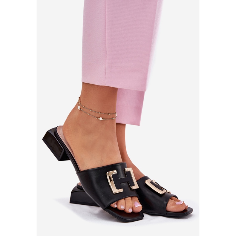 Vinceza Elegantní ženské pantofle na bloku se zlatým detailem Vincez 62229 Black černá 1 Vinceza Elegantní ženské pantofle na bloku se zlatým detailem Vincez 62229 Black černá 1