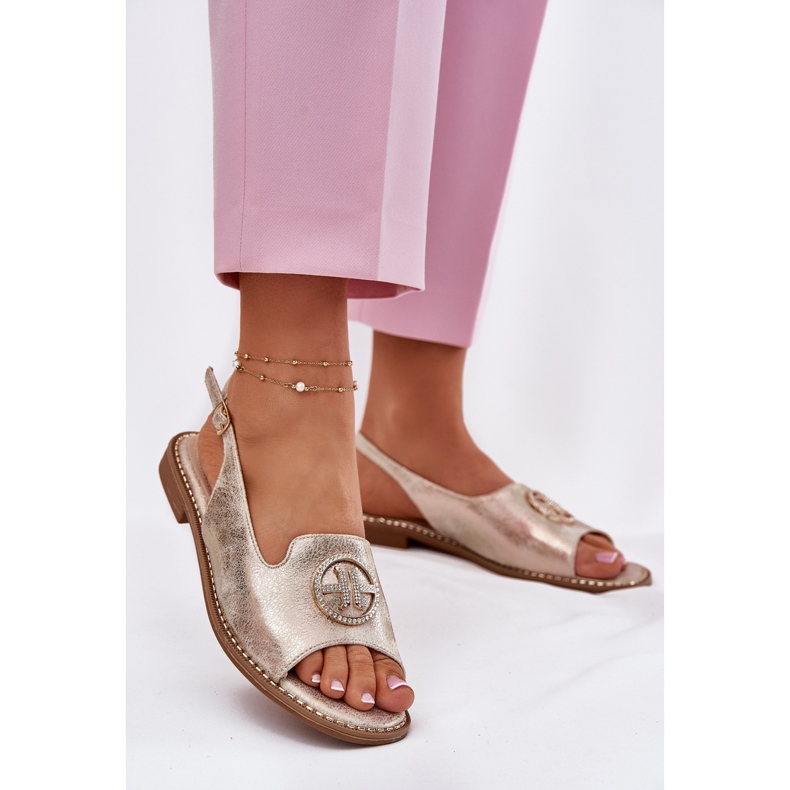 S.Barski Dámské sandály s plochým podpatkem s ornamentem S. Barski KV51-002 Zlato zlatý 2