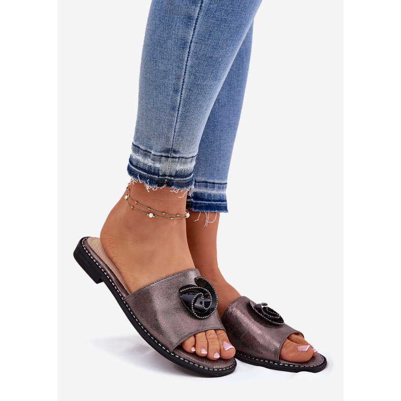 S.Barski Dámské žabky na podpatky s dekorativními detaily grafitu KV51-007 stříbrný 1 S.Barski Dámské žabky na podpatky s dekorativními detaily grafitu KV51-007 stříbrný 1