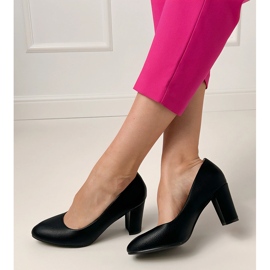 Černá klasická čerpadla na příspěvku černý 1