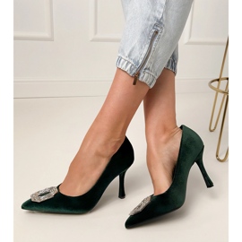 Zelená čerpadla na špendlíku se zirkony 1