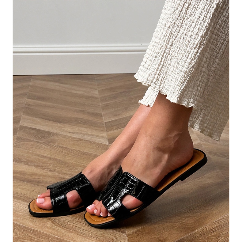 Černé ploché žabky s lisováním černá 1