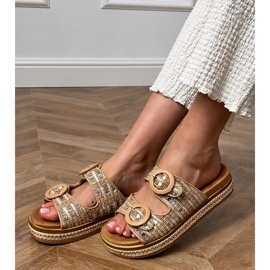 Béžové pletené klapky s flitry na pruhy béžový 1 Béžové pletené klapky s flitry na pruhy béžový 1