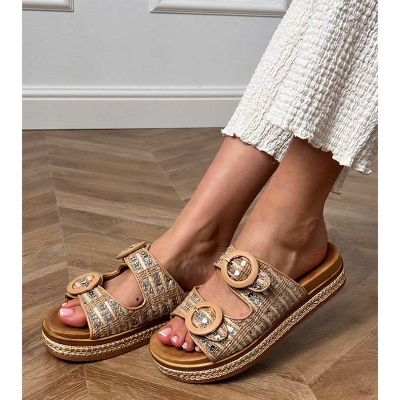 Béžové pletené klapky s flitry na pruhy béžový 1 Béžové pletené klapky s flitry na pruhy béžový 1