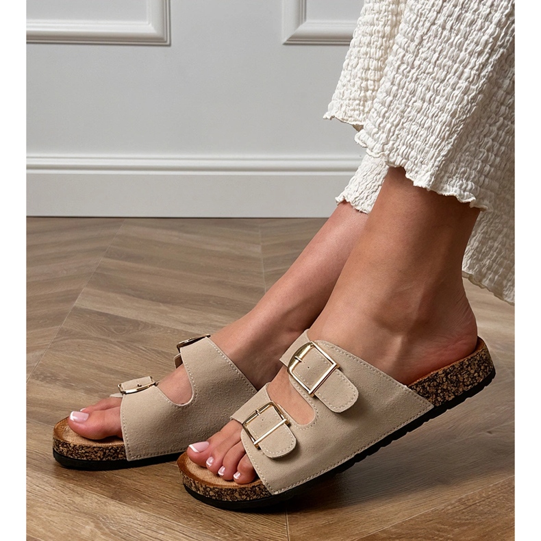 Béžové klapky se svorkami na korku béžový 2