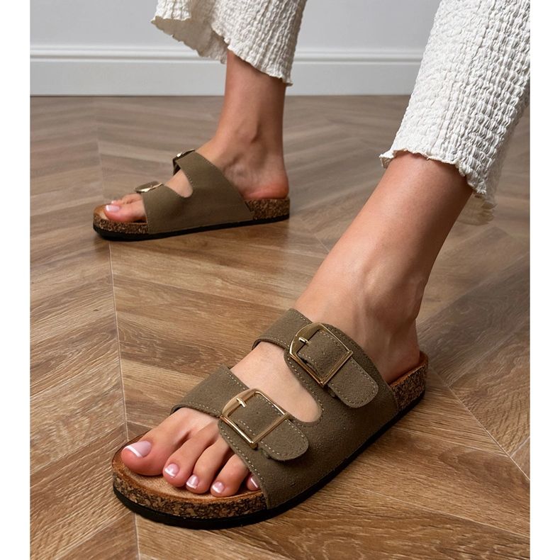 Zelené žabky se svorkami na korku zelená 2