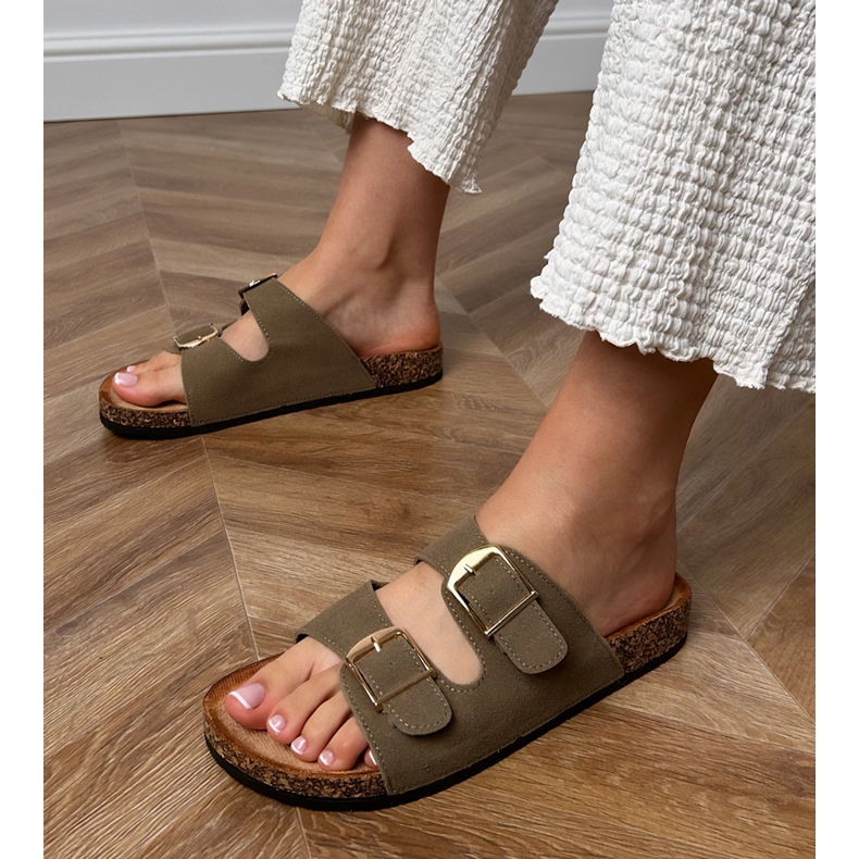 Zelené žabky se svorkami na korku zelená 1