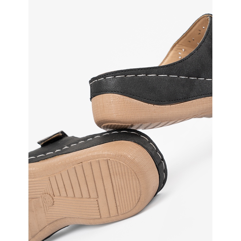 Seastar Pantofle na nízkém klínu s černými svorkami černá 2