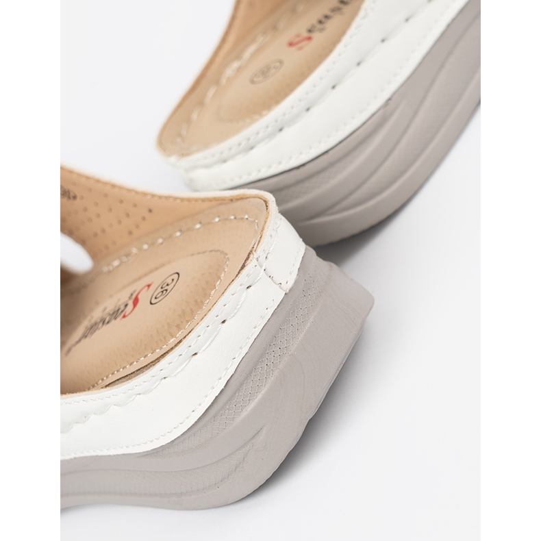 Seastar Bílé pohodlné řezané žabky bílý 1