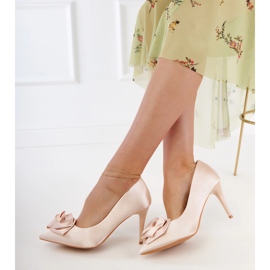 Béžová saténová čerpadla s květem béžový 1