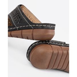 Černé pantofle na klínku černý 1