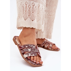 Zdobené ploché burgundské klapky červené 2