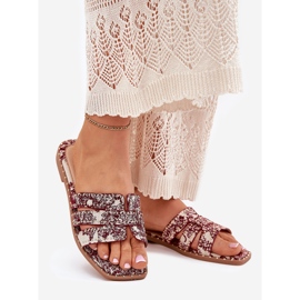 Zdobené ploché burgundské klapky červené 1 Zdobené ploché burgundské klapky červené 1