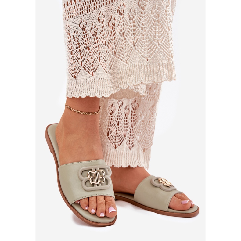 Ploché ženské žabky s dekorativním zeleným detailem zelená 1