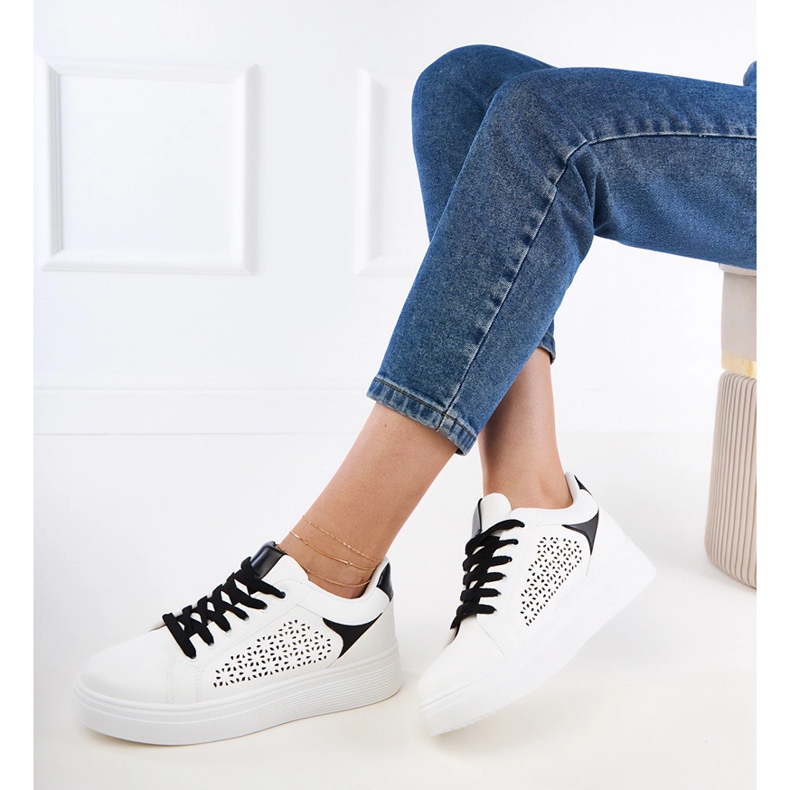 Bílé tenisky s černými vložkami na platformě bílý 2 Bílé tenisky s černými vložkami na platformě bílý 2