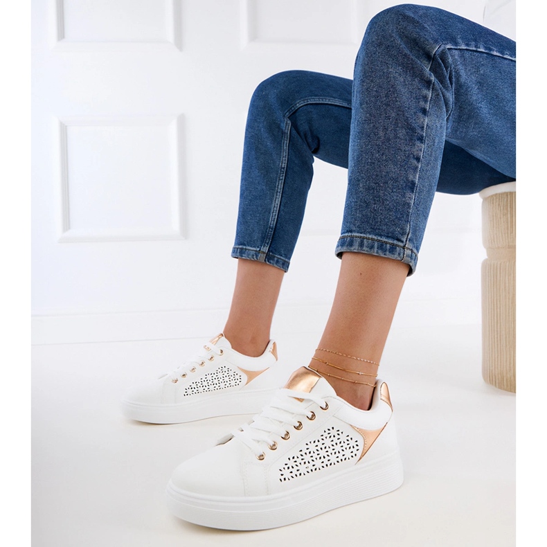 Bílé tenisky se zlatými vložkami na platformě bílý 1