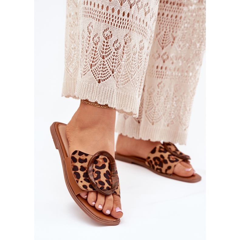 Dámské ploché žabky s dekorativní leopardskou sponou hnědý 2 Dámské ploché žabky s dekorativní leopardskou sponou hnědý 2
