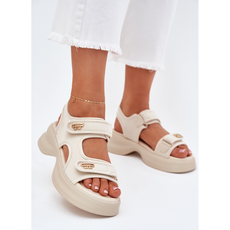 EVento Dámské sandály se zlatými detaily béžové béžový 2 EVento Dámské sandály se zlatými detaily béžové béžový 2