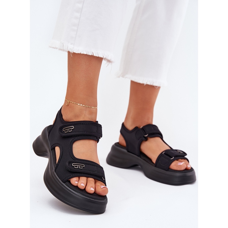 EVento Dámské sandály se zlatými detaily černé černá 2