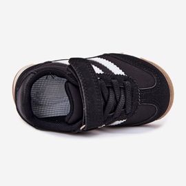 Černá sportovní bota na suchý zip 2