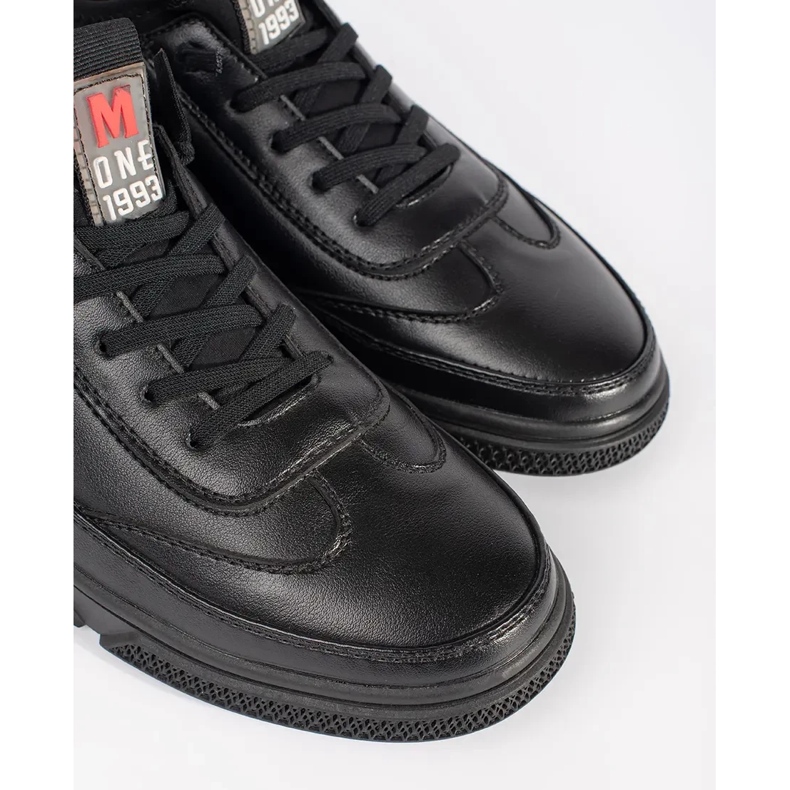 Izolovaná černá sportovní bota 2 Izolovaná černá sportovní bota 2