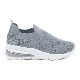 Šedá sportovní bota ve tvaru 3