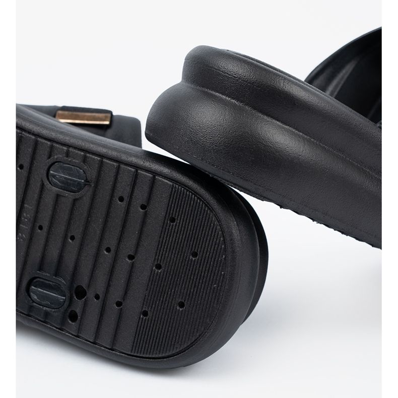 Seastar Pantofle se zlatými sponami na platformě černá 1