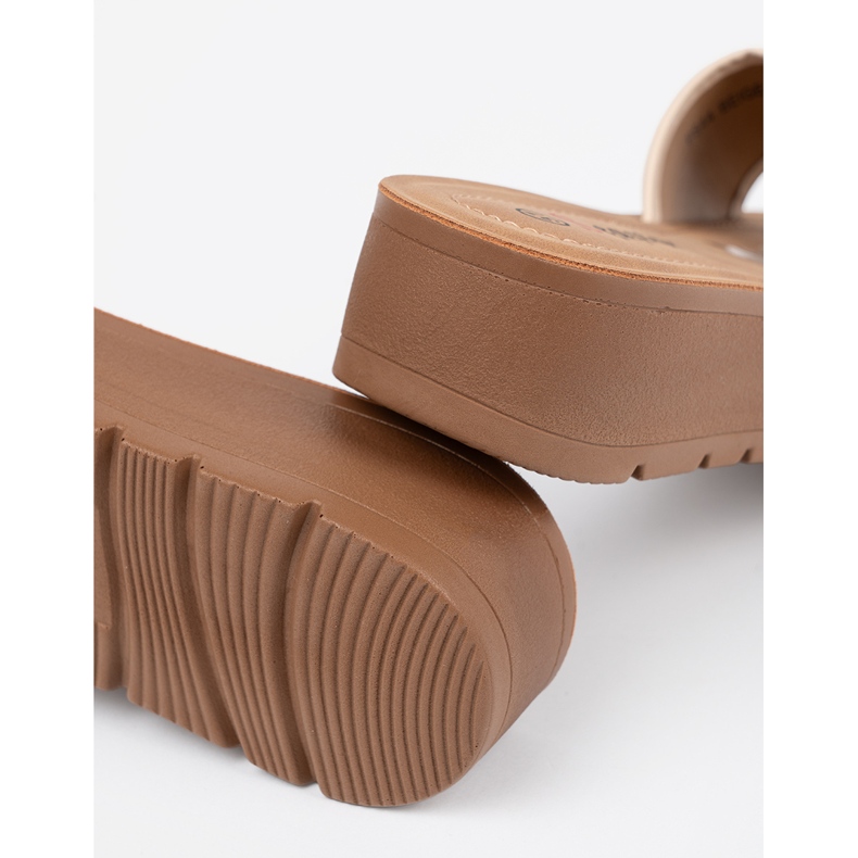 Seastar Pantofle zdobené zlatou svorkou zlatý 1