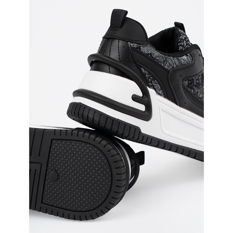 Dámské tenisky s černou a bílou krajkou černá 1 Dámské tenisky s černou a bílou krajkou černá 1