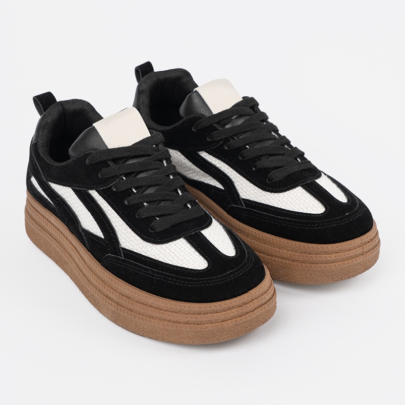 Tenisky černých žen s bílými vložkami. černá 2