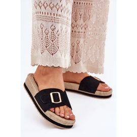 Dámské žabky na plošině se zlatou svorkou černou černá 2 Dámské žabky na plošině se zlatou svorkou černou černá 2