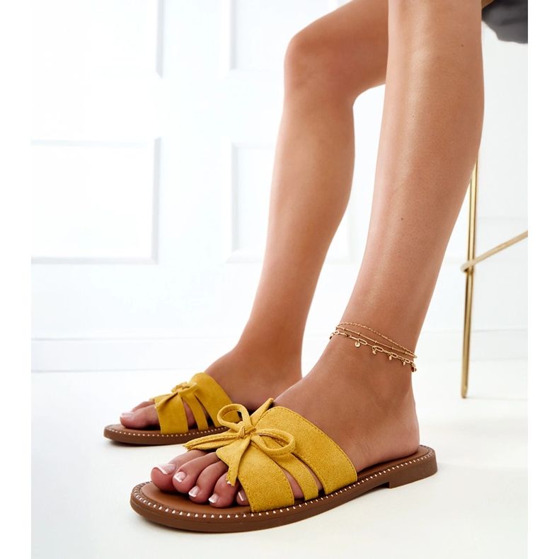 Žluté žabky s lukem a dekorací na okrajích žlutá 1