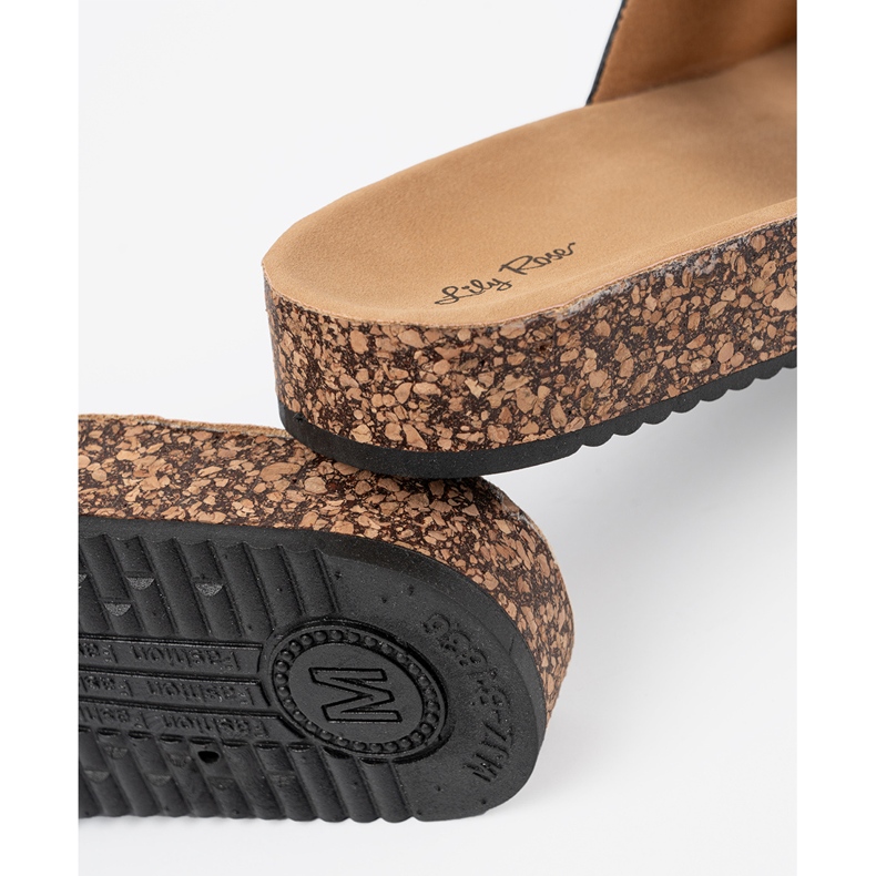 Shelvt Černé profilované dámské žabky s spony černá 1