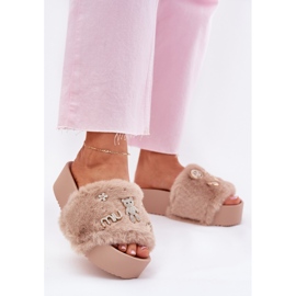 Dámské žabky na platformě s kožešinou a zlatými kolíky béžové béžový 2