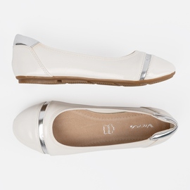 Bílé baleríny se stříbrnou dekorací bílý 2 Bílé baleríny se stříbrnou dekorací bílý 2