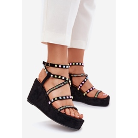 Dámské sandály pro klín s dekorací na pruhy černé černá 1 Dámské sandály pro klín s dekorací na pruhy černé černá 1