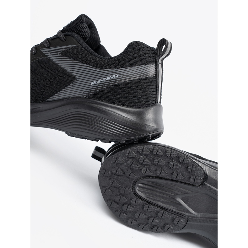 DK Černá lehká pánská sportovní bota 1