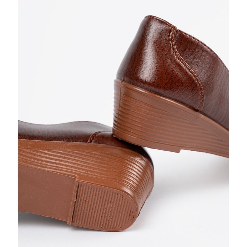 Klasické hnědé nízké boty hnědý 1