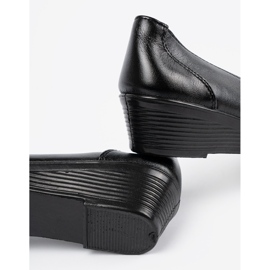 Dámská bota s dekorativní výšivkou černá 2