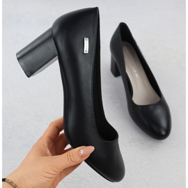 Čerpadla na černém příspěvku Sergio Leone PB178 černý 1