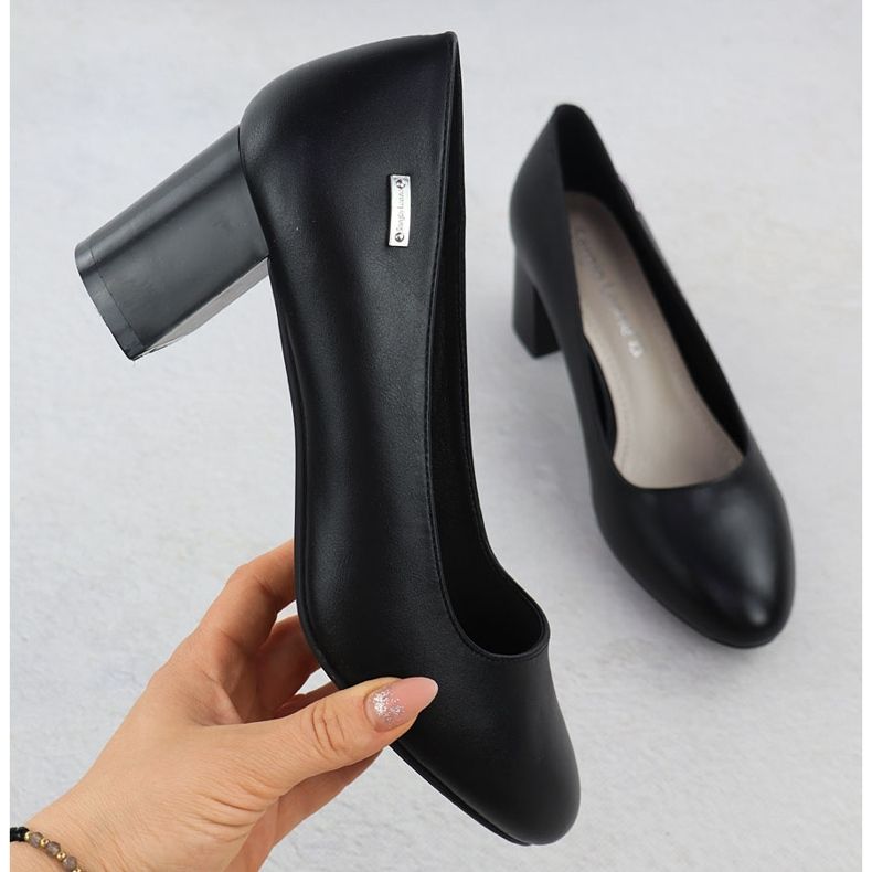 Čerpadla na černém příspěvku Sergio Leone PB178 černá 1