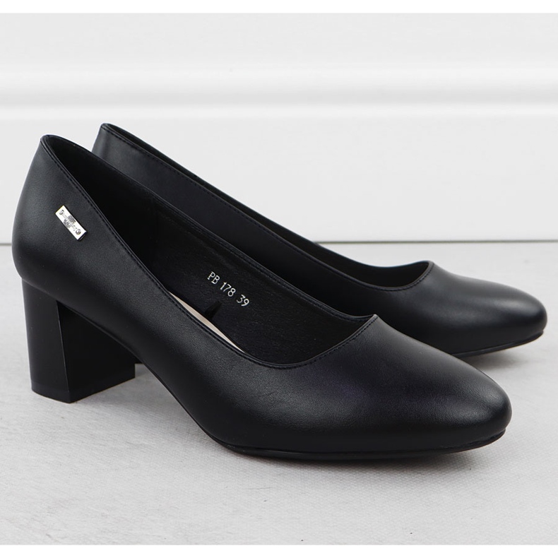 Čerpadla na černém příspěvku Sergio Leone PB178 černý 2