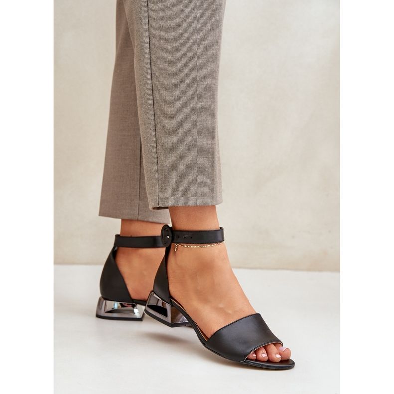 Kožené sandály na stříbrném podpatku Laura Messi 2143 Black černá 1 Kožené sandály na stříbrném podpatku Laura Messi 2143 Black černá 1