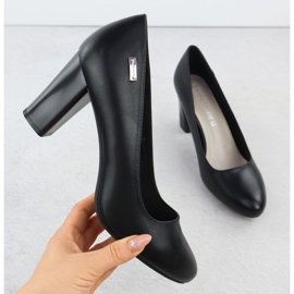 Čerpadla na černém příspěvku Sergio Leone PB130 černý 1