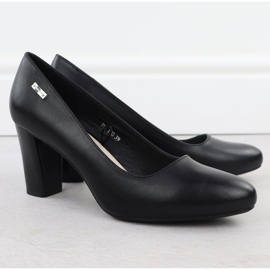 Čerpadla na černém příspěvku Sergio Leone PB130 černý 2