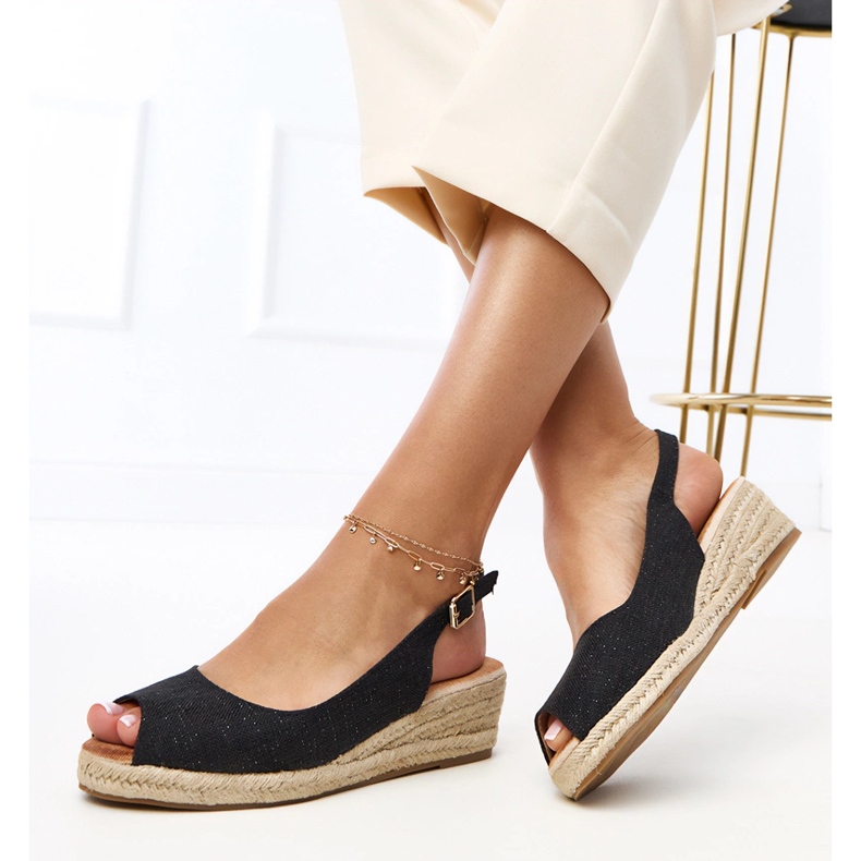 Černé sandály Espadrilles na klínu Nevarek černý 2