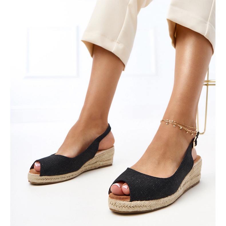 Černé sandály Espadrilles na klínu Nevarek černý 1
