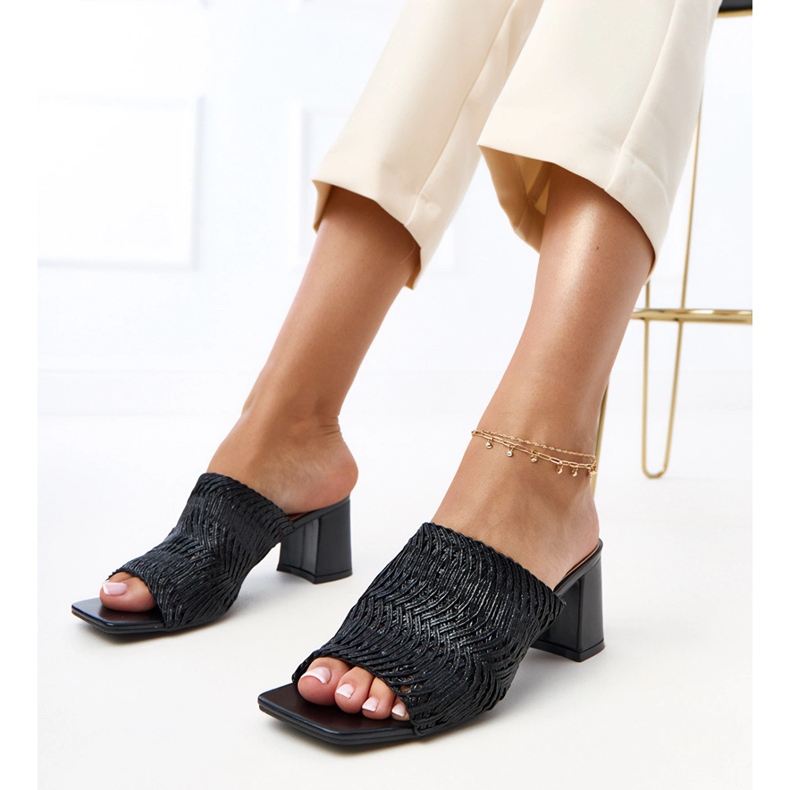 Černé pantofle na příspěvku s pletenými pruhy Gamboa černá 1